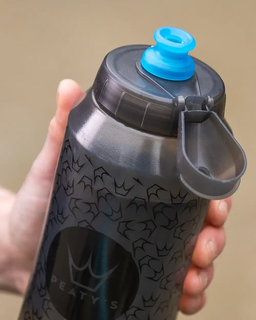 Фляга Peaty's x Fidlock Lockin Bottle, Crown / Smoke