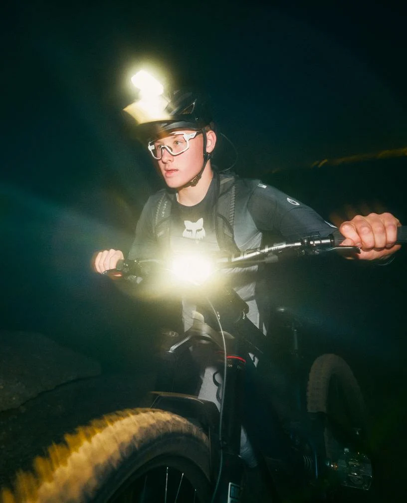 Фара Knog Blinder X 2300 + 10,000 mAh Battery