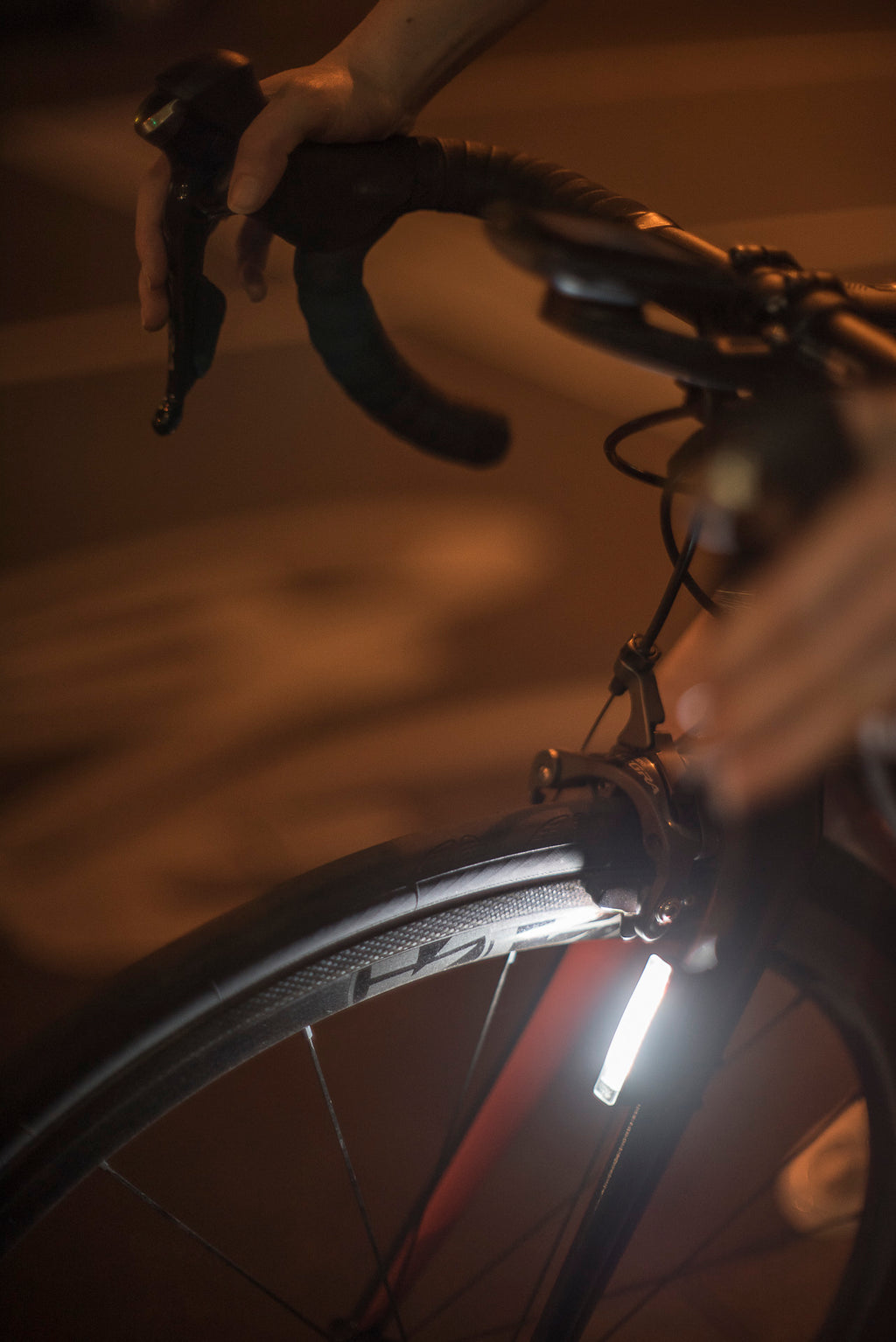 Мигалка задня Knog Plus Rear 20 Lumens Translucent